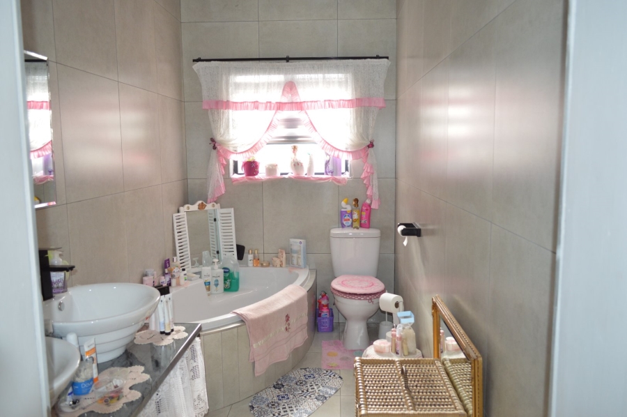 3 Bedroom Property for Sale in Elandia North West